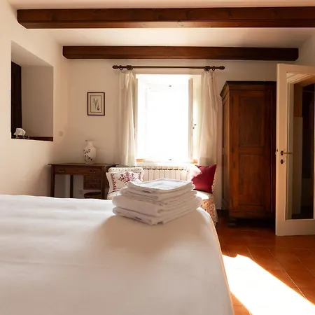 Castello E Borgo Di Porciano Пратовеккьо